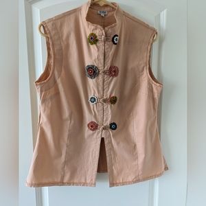 VNTG CORDELIA PEACH COLORED VESTED TOP EMBROIDERED FLORAL BUTTONS